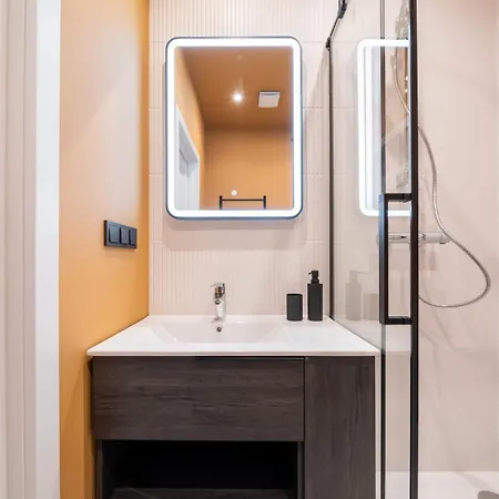 New Old Town - Luxury Mattress, Tv, Work Desk, Ac, Security Apartment Riga