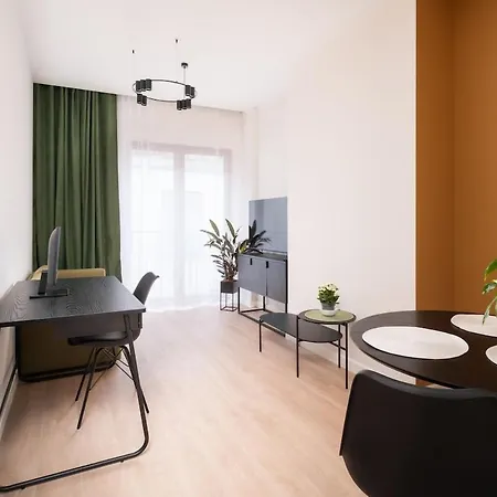 Appartement New Old Town - Luxury Mattress, Tv, Work Desk, Ac, Security *