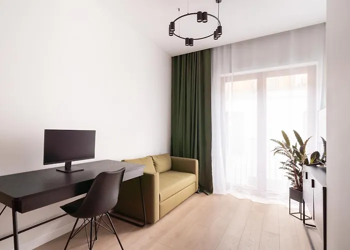 New Old Town - Luxury Mattress, Tv, Work Desk, Ac, Security *