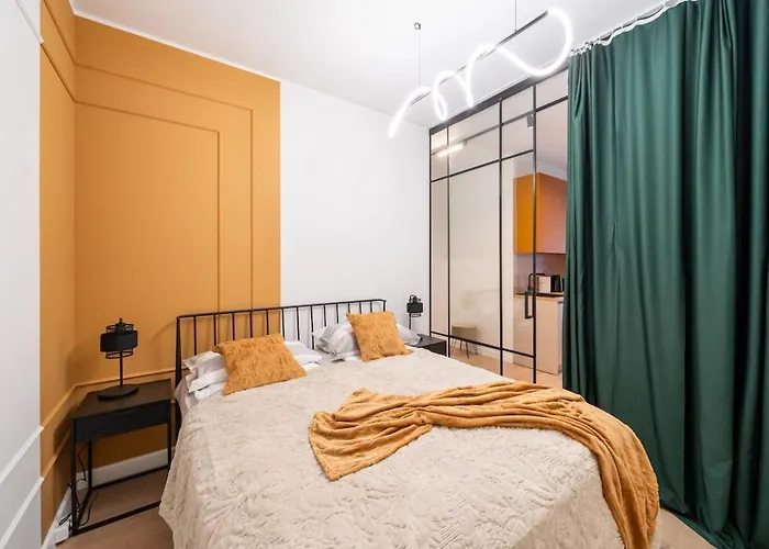 New Old Town - Luxury Mattress, Tv, Work Desk, Ac, Security *